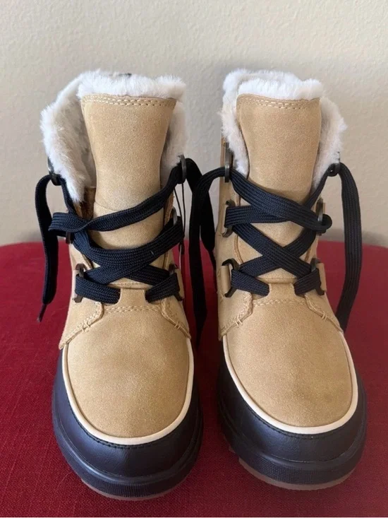 Sorel Beige Tan Winter Rain Boots with Black Soles - Picture 1 of 6